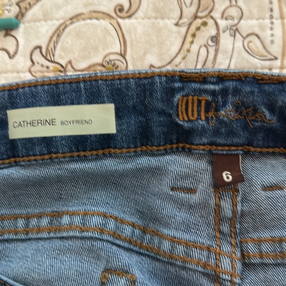 Kut from the Kloth Catherine Embroidered Straight Leg Jeans, Size 6 - Picture 8 of 8